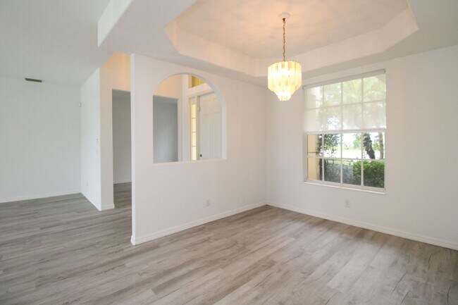 Foto del edificio - 3-Bed + Den Home With Lake Views & PET FRIENDLY! AVAIL NOW