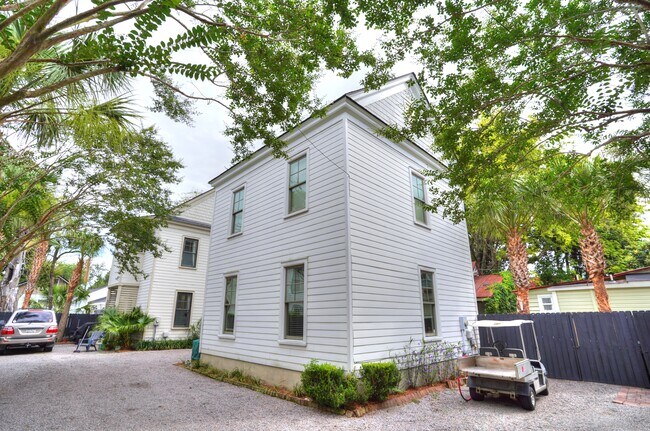 Building Photo - 382 Race St