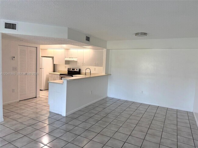 Foto del edificio - 8500 SW 212th St