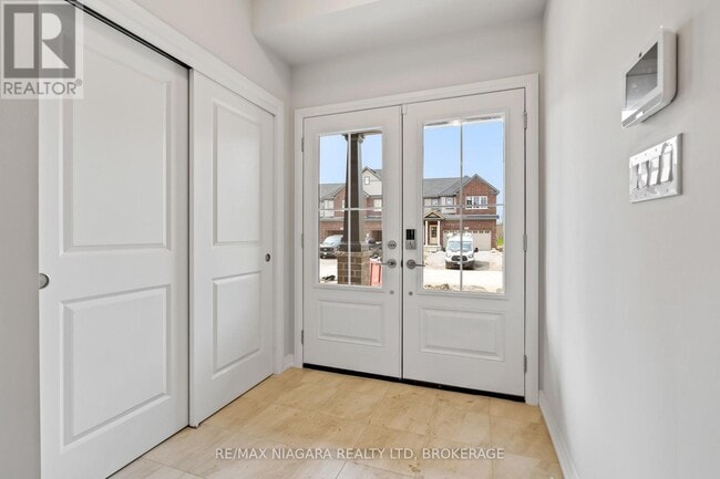 Building Photo - 142 Bur Oak Dr