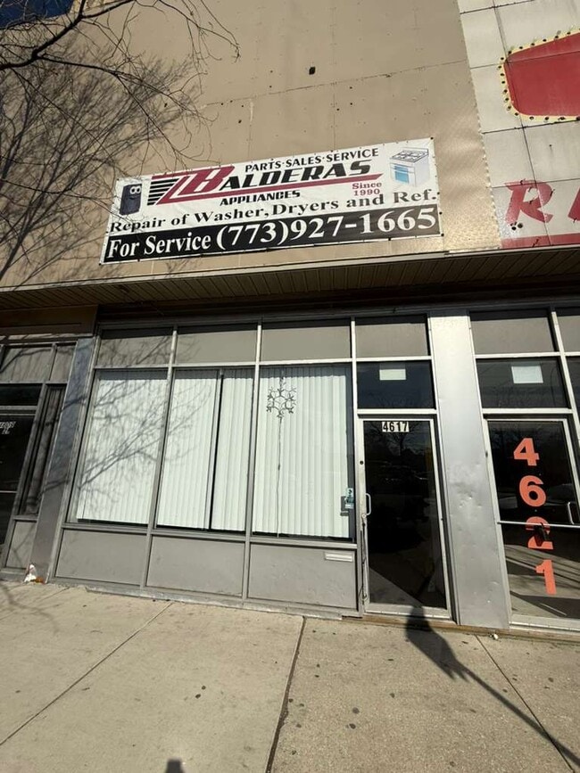 Building Photo - 4621 S Ashland Ave