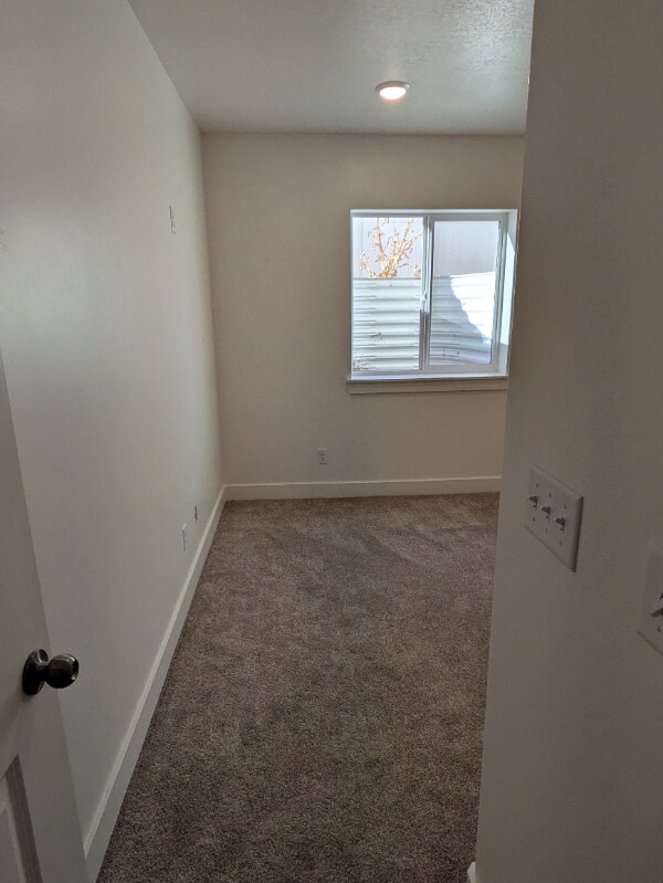 Building Photo - 1595 S 300 W