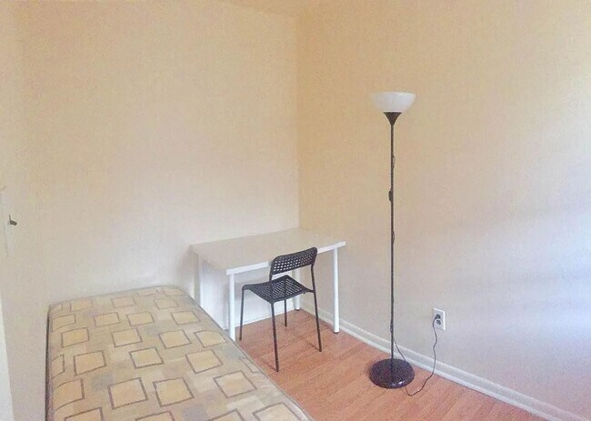 Building Photo - 4B2B house | Walking distance to Drexel Un...