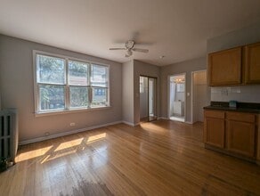 Building Photo - 910 W Dakin St