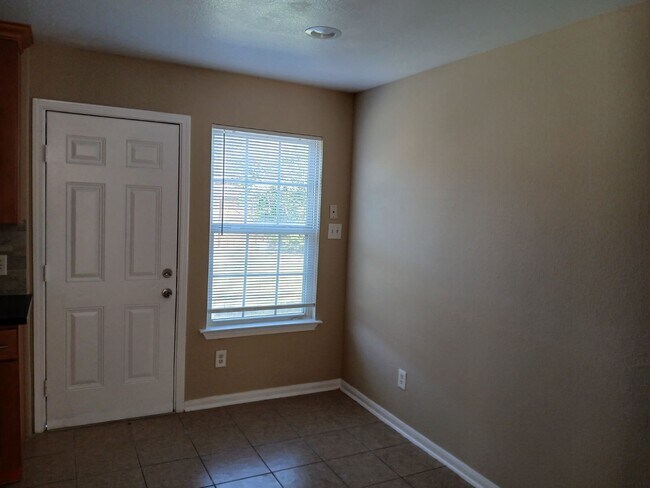 Foto del edificio - 12906 Regalshire Ct