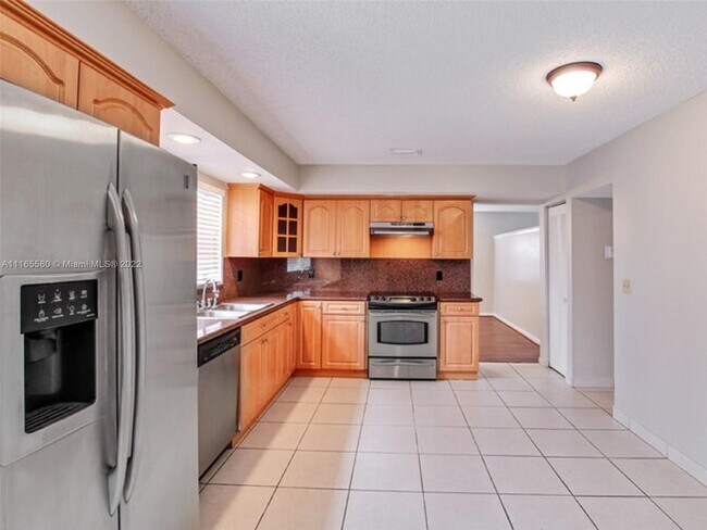 Building Photo - 3231 Ensenada Way