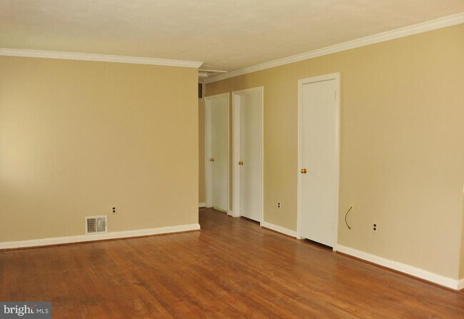 Building Photo - 6108 Pike Ct