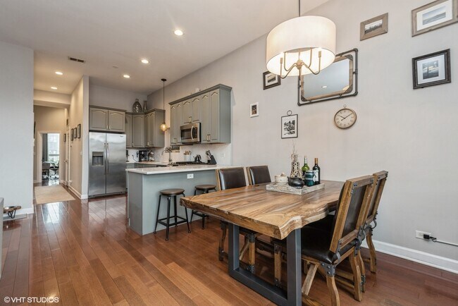 Foto del edificio - 1395 N Milwaukee Ave