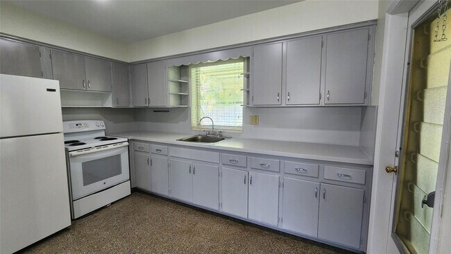 Building Photo - 2707 NE 32nd St