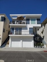 Building Photo - 2512 Manhattan Ave