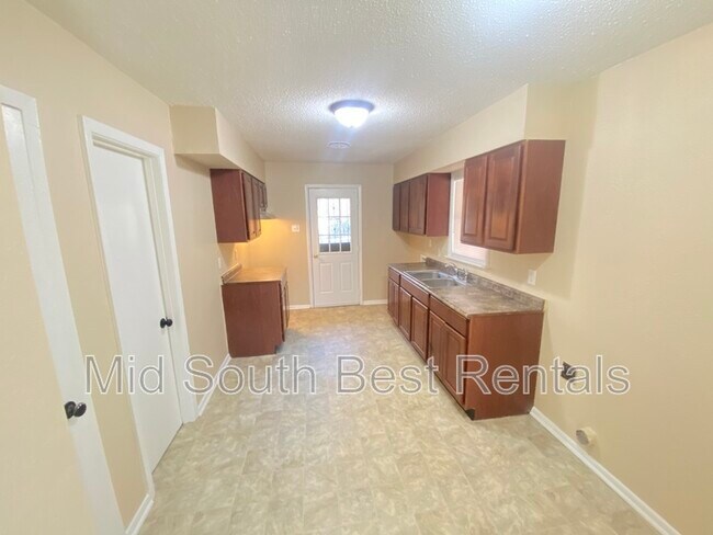 Foto del edificio - 1766 Carlyle Ave