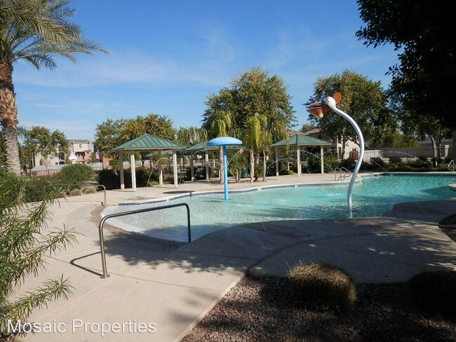 Foto del edificio - 1724 N 77th Gln