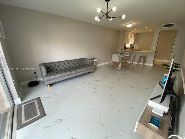 Foto del edificio - 7743 SW 86th St