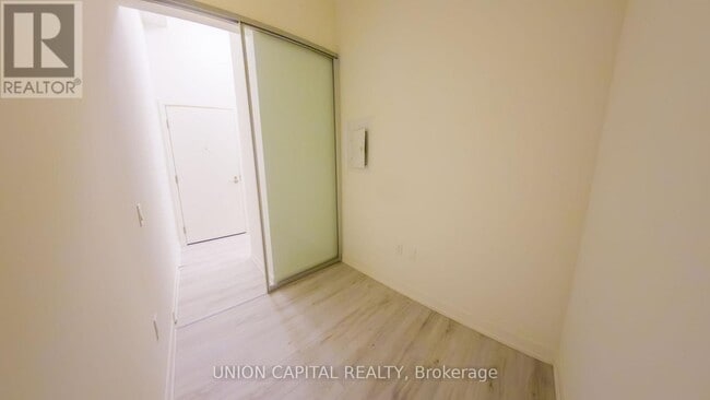 Photo du bâtiment - 120 Broadway Ave