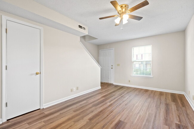 Building Photo - 2303 Raleigh Ct