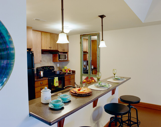 Breakfast Bar and Kitchen - 201 E Adams St