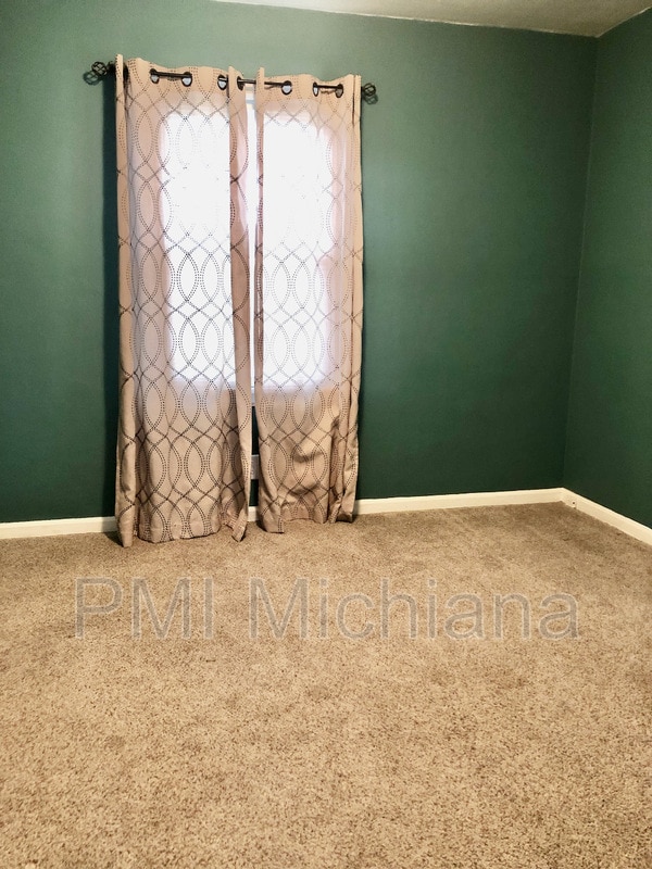 Building Photo - 2046 Hollywood Pl