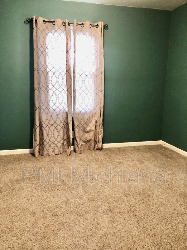 Foto del edificio - 2046 Hollywood Pl