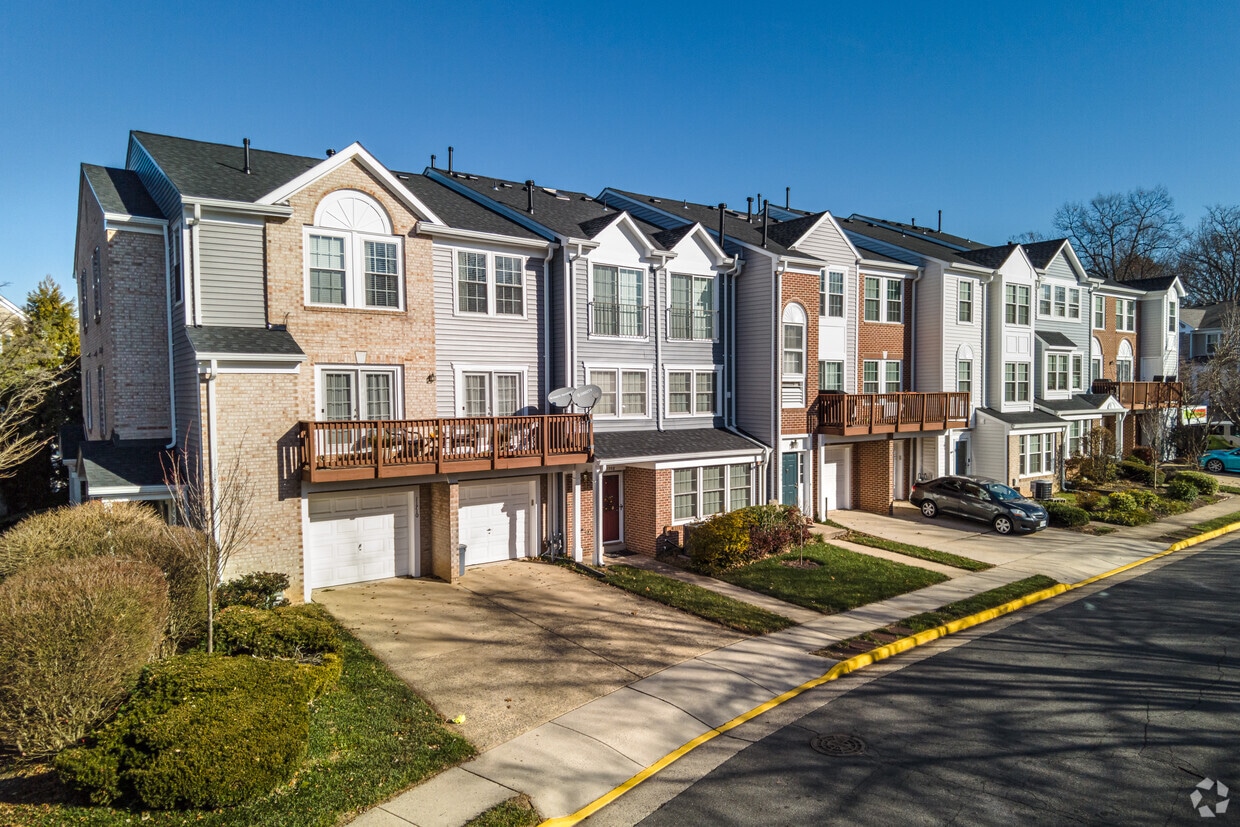 Carriage Park Apartments in Fairfax, VA