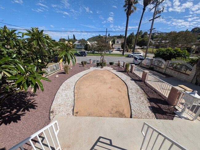 Foto del edificio - 2721 Montezuma Ave