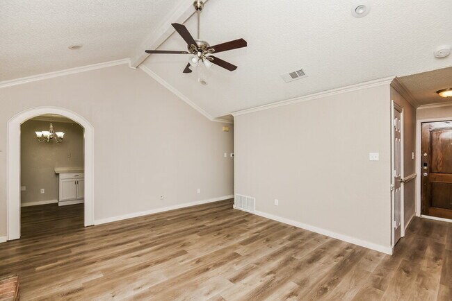 Foto del edificio - 6409 Kary Lynn Dr N