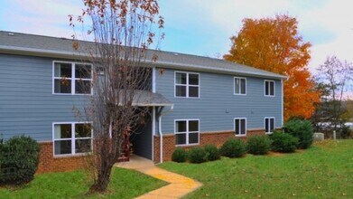 Building Photo - 213 Laurel Wood Dr