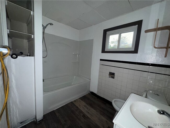 Foto del edificio - 108 Schutrum St