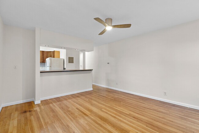 Building Photo - 574 Anderson Ave