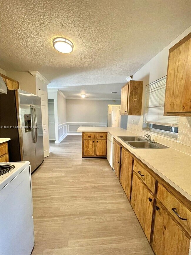 Building Photo - 4718 Blue Pine Cir
