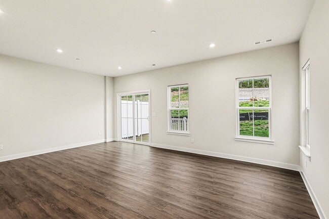 Building Photo - Townhome For Lease - Thompson's station