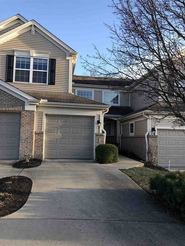 Foto principal - 349 Riverbend Dr