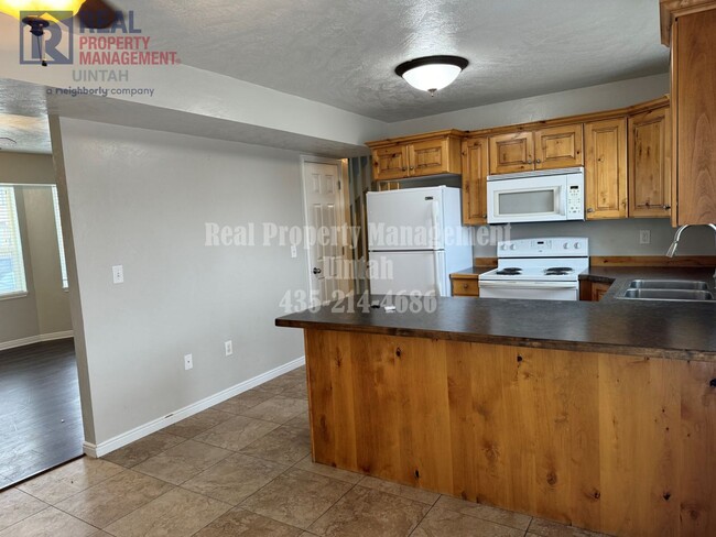 Foto del edificio - 3-bedroom, 1.5-bathroom Town Home