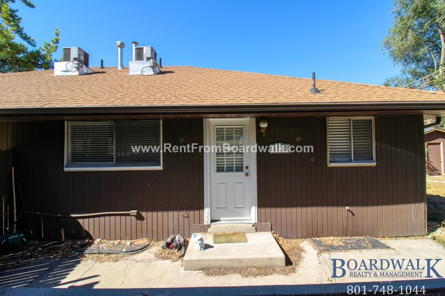 Building Photo - 1785 Lincoln Ln
