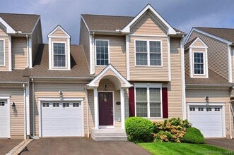 Building Photo - 12 Bogart Ln