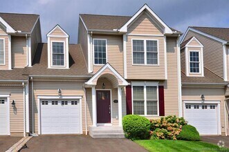 Building Photo - 12 Bogart Ln