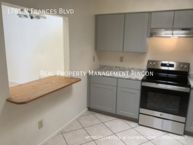 Building Photo - Upgraded 3 bed 2 bath - Central