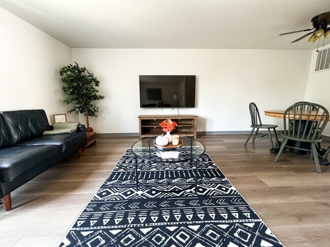 Foto del edificio - 329 Bessie St