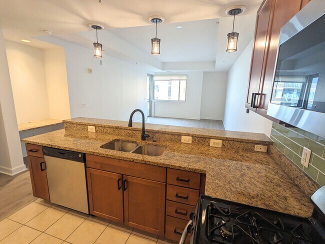 Foto del edificio - 8191 Strawberry Ln