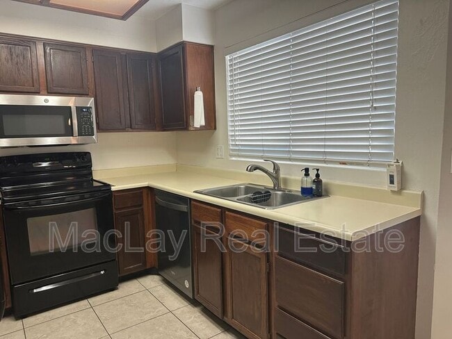 Foto del edificio - 2653 W Hearn Rd