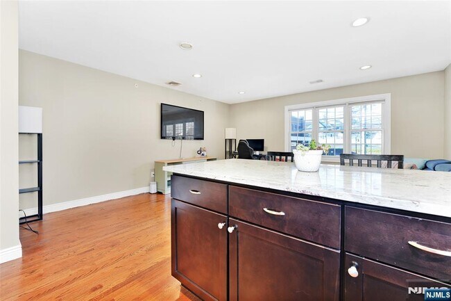 Foto del edificio - 210 Hackensack St