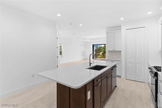 Foto del edificio - 4580 Skysail Dr