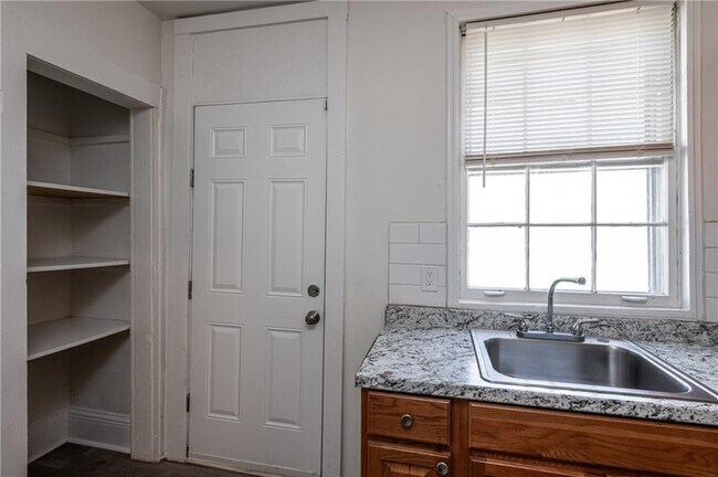 Foto del edificio - 406 Paines Ave NW