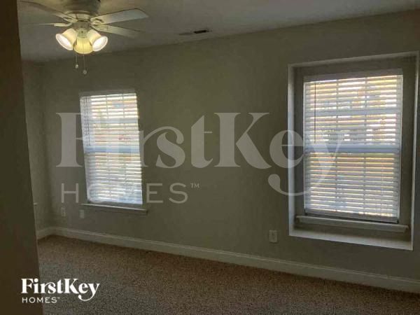 Foto del edificio - 1820 Creek Oak Cir