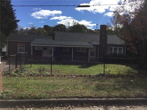 Building Photo - 842 Donnell St