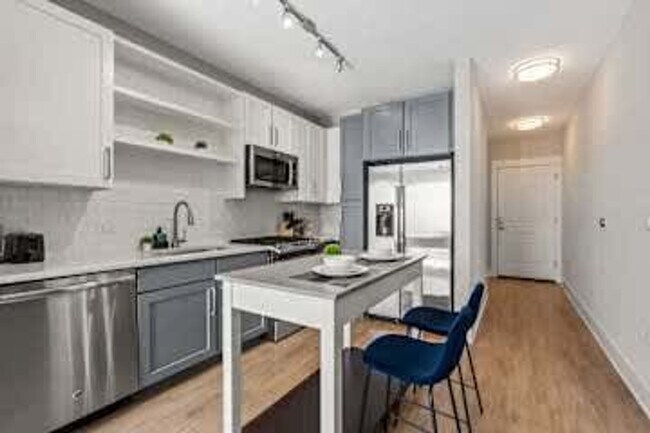 Foto del edificio - 7417 Waverly Walk Ave