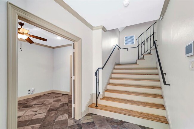 Building Photo - 5014 Schuler St