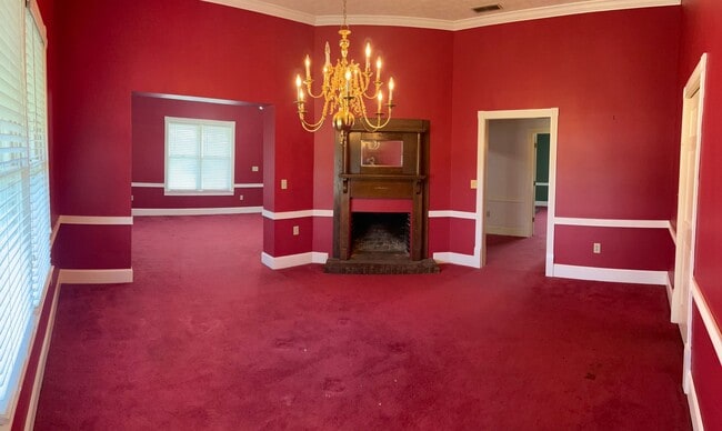 Building Photo - Charming 3-Bedroom Home with Multiple Fireplaces in Jonesboro