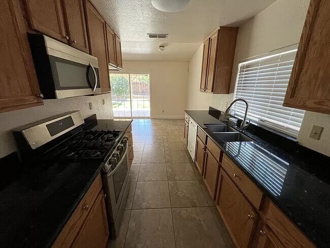 Foto del edificio - 1021 Marston St