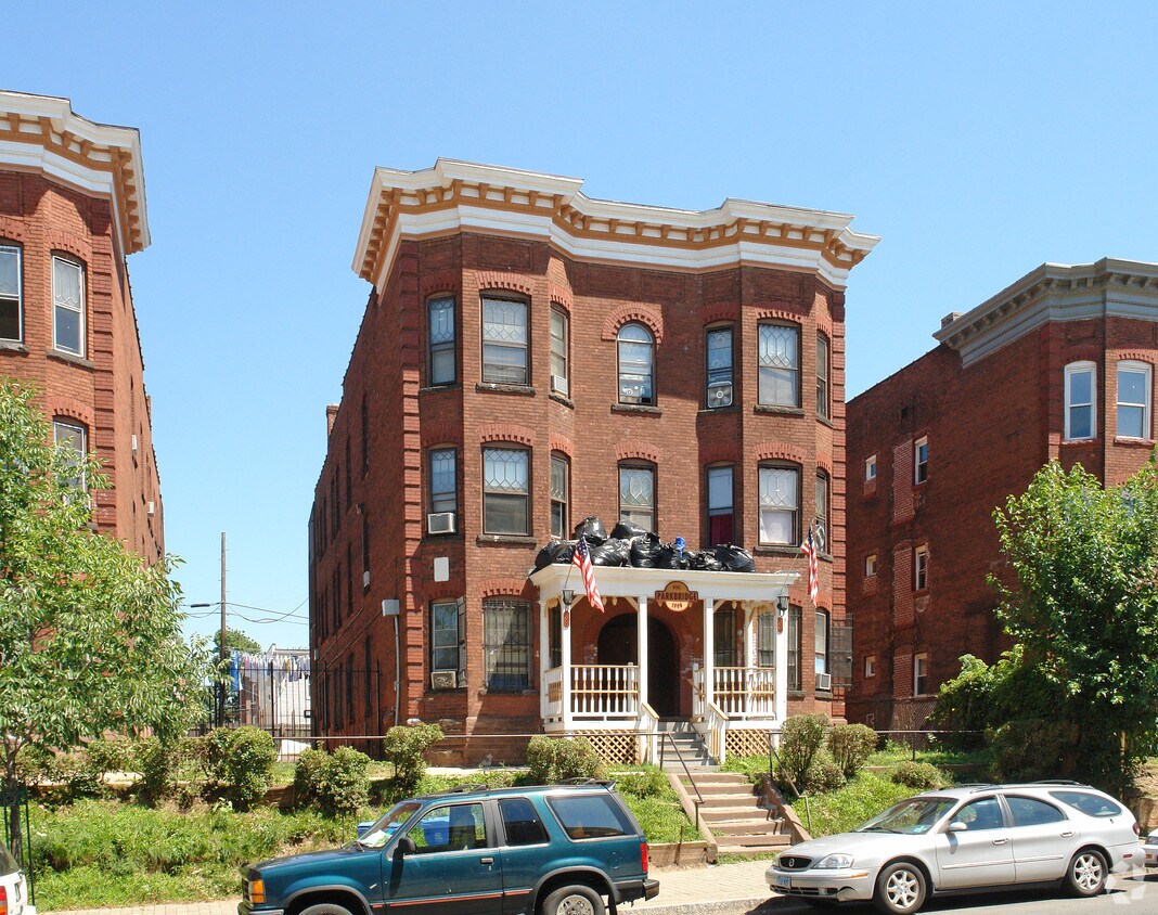 Primary Photo - 896-898 Park St