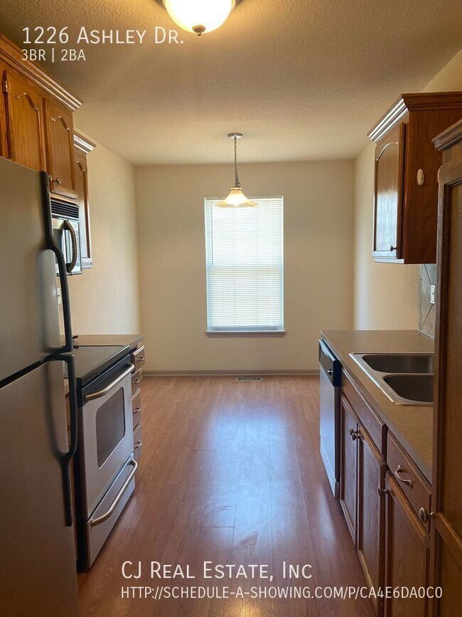 Building Photo - 1226 NW Ashley Dr